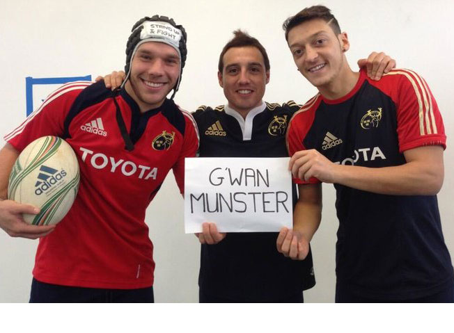 Arsenal Stars Show Support For Munster